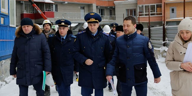 По жалобам сибирских дольщиков генпрокурору РФ утром в Новосибирск нагрянула комиссия – и сразу на проблемные стройки