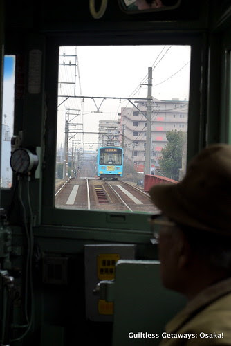 tram-coming-osaka