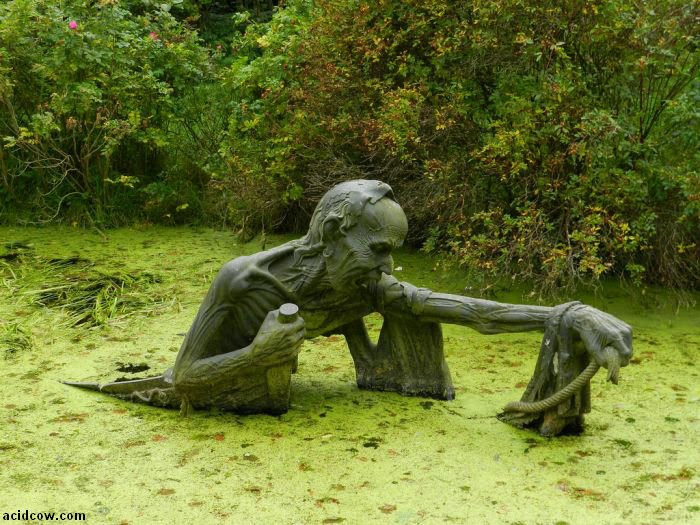Very Creepy Swamp Sculpture (3 pics)