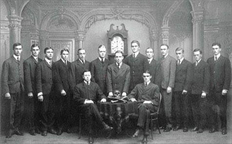 3) Skull & Bones. Miembros