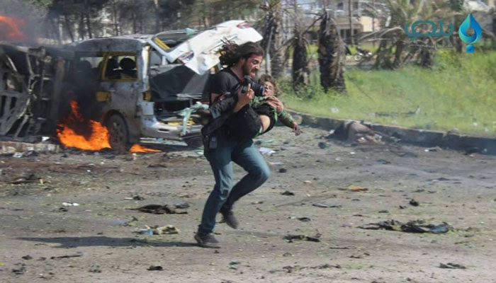 photographer-tries-save-boy-syrian-bus-attack-18