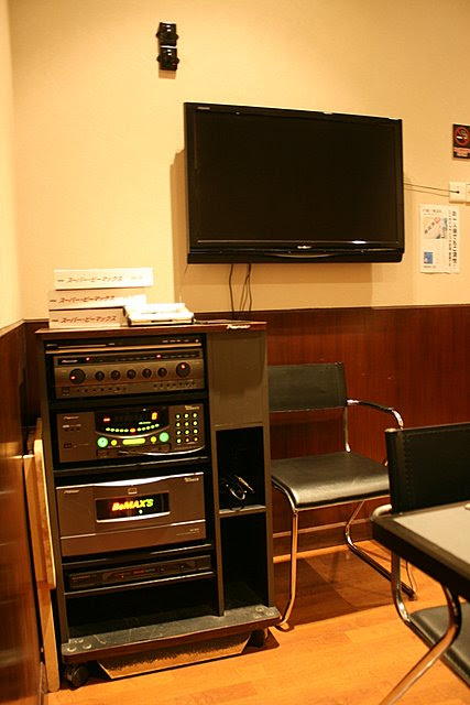 Karaoke facilities in three private dining rooms