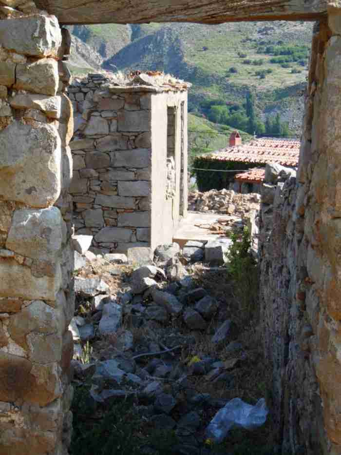 Ομογενής από την Αυστραλία δίνει ζωή στην Ίμβρο. Αναστηλώνει ερειπωμένα κτίρια και διοργανώνει εκδηλώσεις Ομογενής από την Αυστραλία δίνει ζωή στην Ίμβρο. Αναστηλώνει ερειπωμένα κτίρια και διοργανώνει εκδηλώσεις