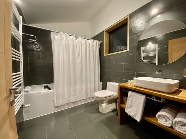 The Line Hotel - Natales