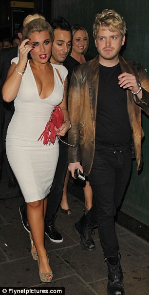 http://i.dailymail.co.uk/i/pix/2012/01/15/article-2086988-0F76F8B000000578-418_306x605.jpg