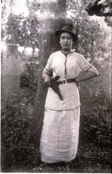 mexican-revolution-armed-soldadera-casasola-380.jpg