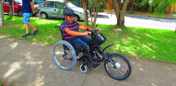 Com apenas 11 meses de idade, o agente administrativo Marcos David teve paralisia infantil e perdeu o movimento das pernas. Depois de transformar sua cadeira de rodas em um triciclo, a vida ficou mais fácil, segundo ele