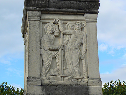 montceau les mines, monument Bourdelle 1.jpg