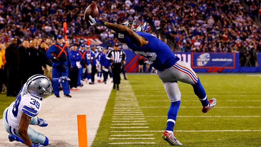 Un jugador de los New York Giants atrapa el balón en un partido de la NFL en Dallas. Segundo premio en la categoría Deportes. Al Bello/Getty.