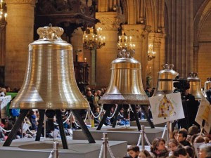 Bênção dos Sinos da Catedral de Notre-Dame (Paris, 2013).