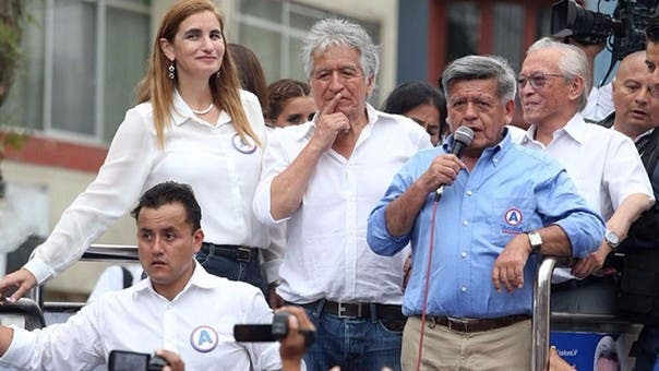 César Acuña fue excluido de la contienda electoral por entregar dinero a comerciantes de Chosica.