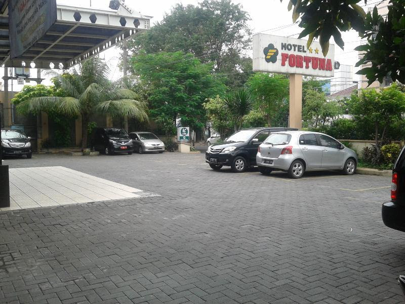 Discount [90% Off] Reddoorz Near Ubaya Ngagel Indonesia | 5 Star Hotel