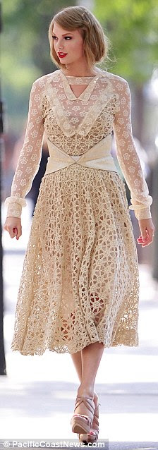 http://i.dailymail.co.uk/i/pix/2011/09/13/article-2037074-0DDF776300000578-425_224x638.jpg