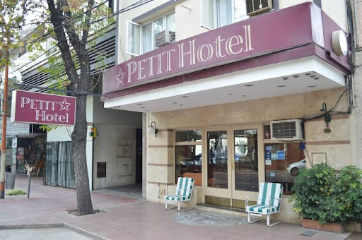 Hotel Petit