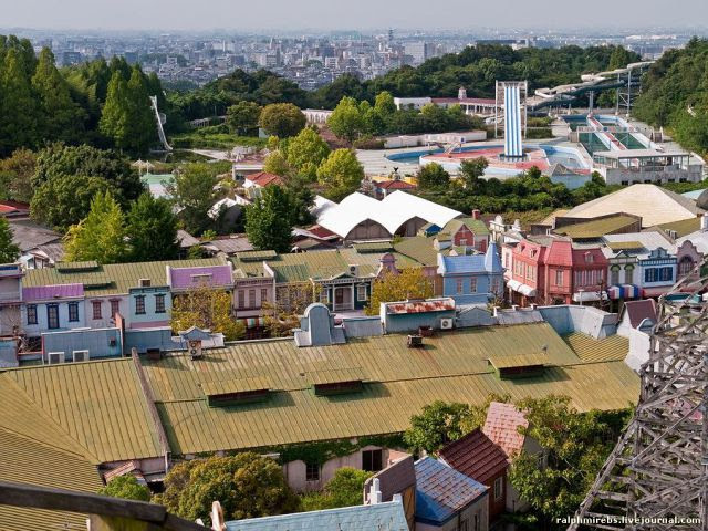 An Abandoned Japanese Amusement Park