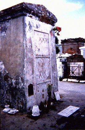 Marie-Laveau's  tomb