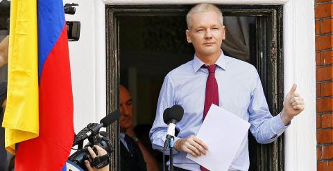 Julian Assange en la embajada de Ecuador en Londres. EFE