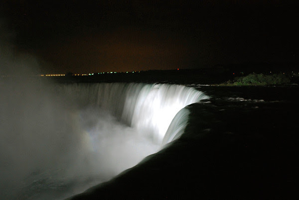 The view of Horseshoe Falls from the Table Rock Center.