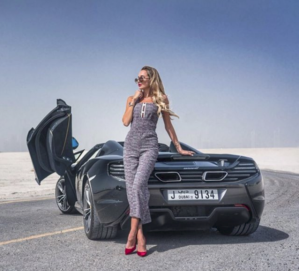 Hoa mắt với câu lạc bộ các quý cô chơi siêu xe ở Dubai: Cuộc sống quá ngắn để lái một chiếc xe nhàm chán - Ảnh 11. Hoa mắt với câu lạc bộ các quý cô chơi siêu xe ở Dubai: Cuộc sống quá ngắn để lái một chiếc xe nhàm chán - Ảnh 11.