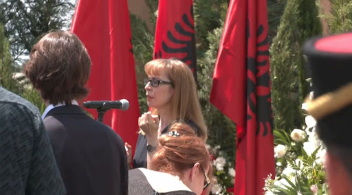 Kurrë nuk më ka mërzitur!”- Lamtumira e fundit për Ismail Kadarenë, vajzat  e shkrimtarit: Ishte i veçantë! E përfytyroj që është ngjitur në panteonin  e gjenive të botës dhe na shikon |