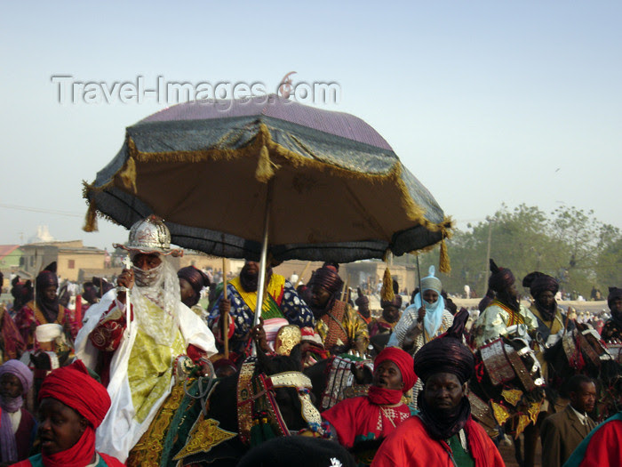 nigeria58: Kano, Nigeria: His Royal Highness, The Emir of Kano at the Salla Durbar festival - Eid al-Adha - Aïd el-Kebir - photo by A.Obem - (c) Travel-Images.com - Stock Photography agency - Image Bank