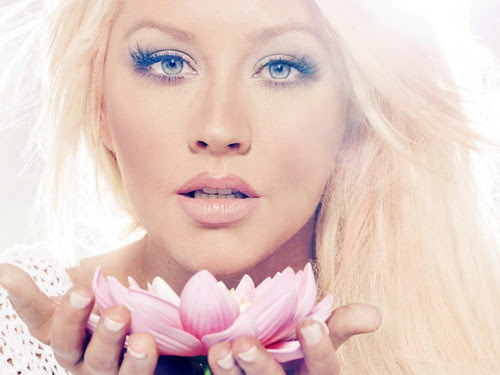 Christina Aguilera Gets Dirrty Again With Nude Bathtub Photo