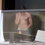 zac-efron-hand-in-pants-0409-7-580x435