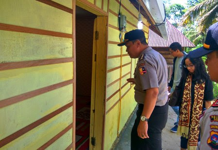 Belajar dari Keikhlasan Bripka Maihendri Melayani Warga Belajar dari Keikhlasan Bripka Maihendri Melayani Warga