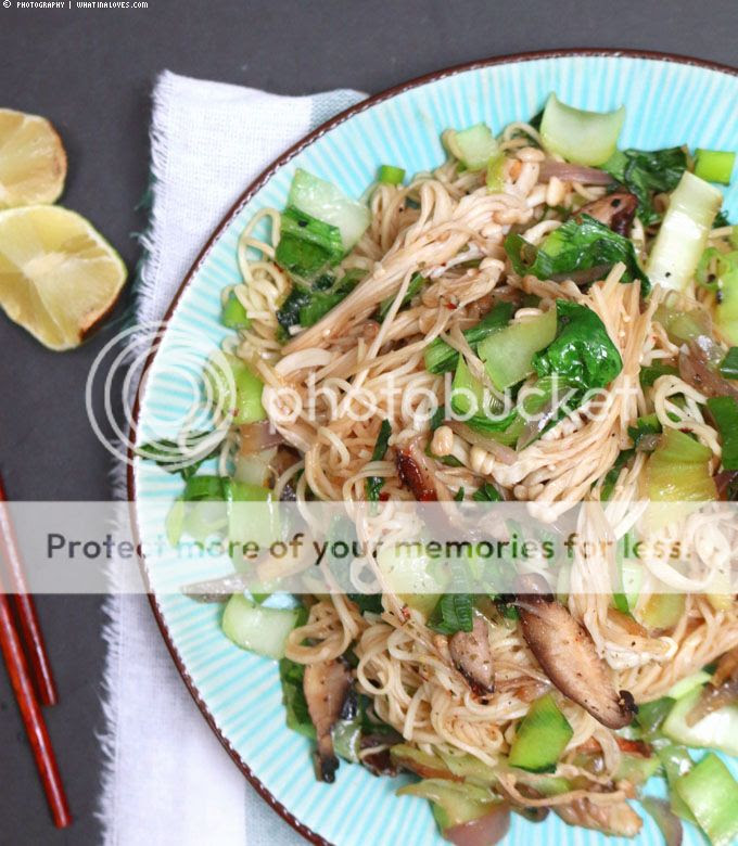 schnelle Pak Choi Nudelpfanne | whatinaloves.com http://i402.photobucket.com/albums/pp103/Sushiina/cityglam/cityglam001/asianudeln3_zpsix3sy9qg.jpg