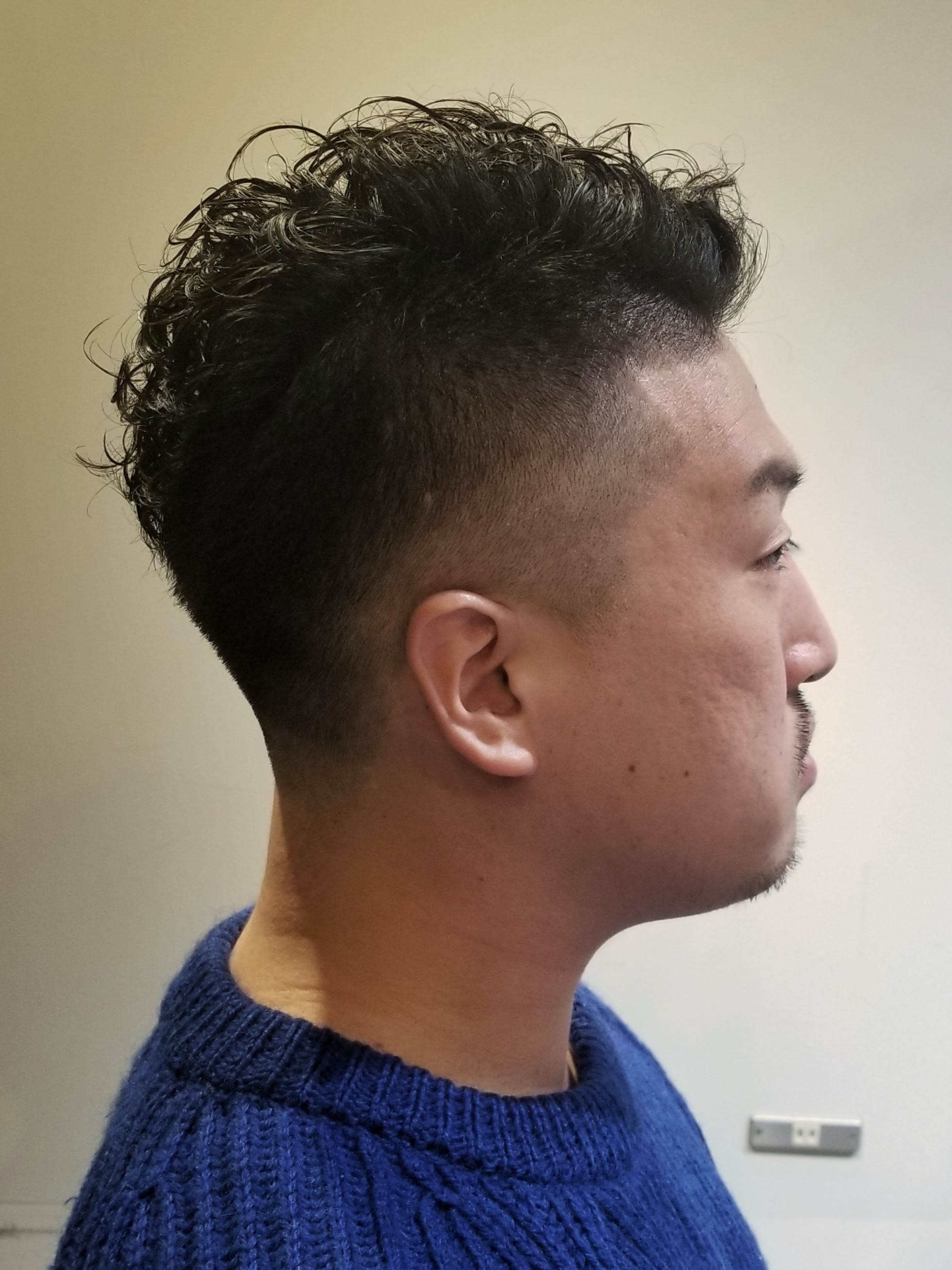 驚くばかり刈り上げ メンズ パーマ 短め 最高のヘアスタイルのアイデア