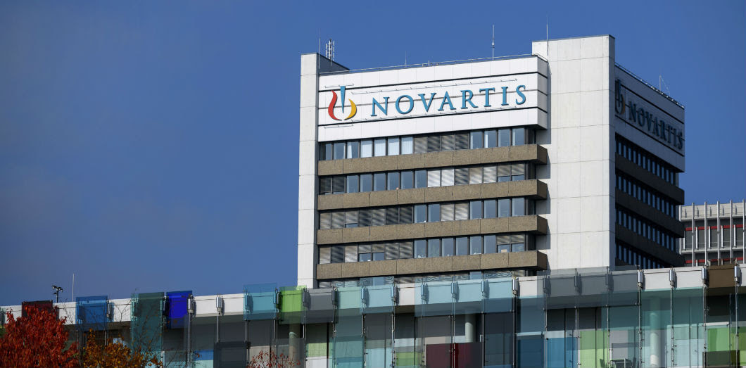 Le siège de l'entreprise pharmaceutique Novartis à Bâle (Suisse), le 27 octobre 2015. | Fabrice Coffrini / AFP