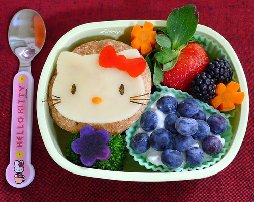 Hello Kitty Pizzawiches Bento by sherimiya ♥