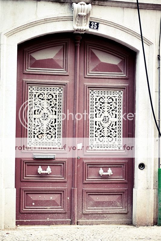 photo LISSABON_TRIP_KURZURLAUB_LISBON_LISBOA_PORTUGAL_GUIDE_TUER_HAUSTUER_BRIEFSCHLITZ_DOOR_ORNAMENTE_zps158d3f02.jpg