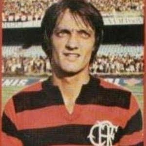http://imguol.com/2012/07/05/leandro-ex-lateral-do-flamengo-1341517503565_300x300.jpg