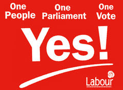 Labour voert campagne met de historisch gezien opmerkelijke slogan 'One People, One Parliament, One Vote'