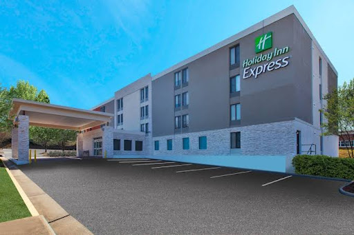 Holiday Inn Express Fairfax - Arlington Boulevard, an IHG Hotel