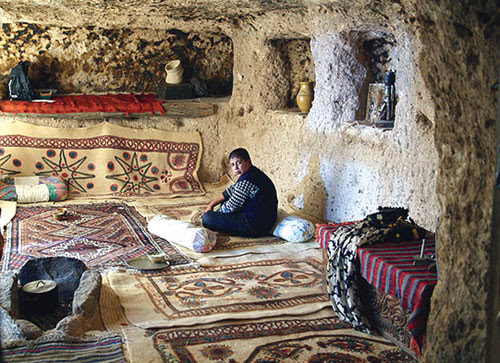 Maisons troglodytes de Meymand intégrées dans la falaise iran