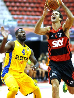 Marcelinho, Flamengo X Maccabi, copa intercontinental de Basquete (Foto: Alexandre Cassiano / Agência O Globo) Marcelinho, Flamengo X Maccabi, copa intercontinental de Basquete (Foto: Alexandre Cassiano / Agência O Globo)