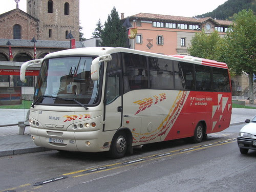 Autocar de l'empresa MIR a Ripoll (Girona)