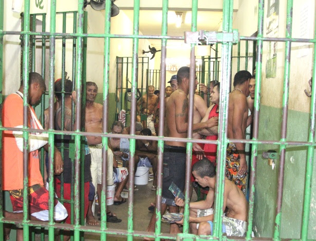 Superlotação em presídio em Pernambuco; problema é recorrente em unidades carcerárias em todo o Estado