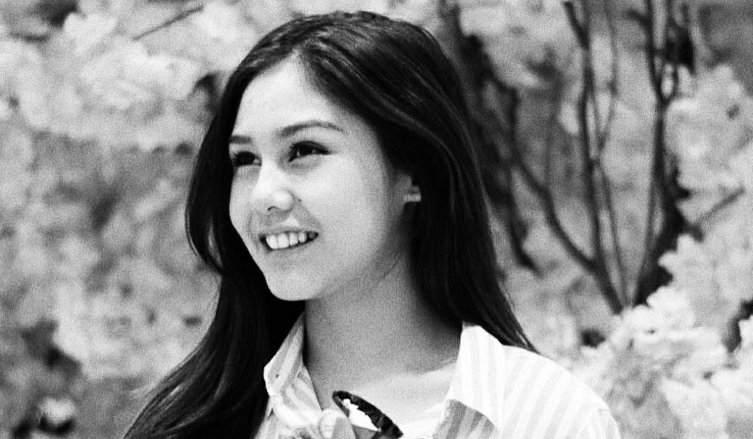 Gambar Orang Hitam Putih Aesthetic Lukisan Abstrak Hitam Putih