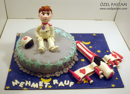 Mehmet Rauf'un Astronot Pastası / Astronaut Cake