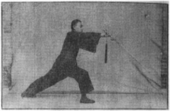 《昆吾劍譜》 李凌霄 (1935) - posture 27