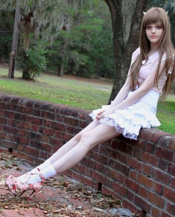 chica parecida a barbie de carne y hueso