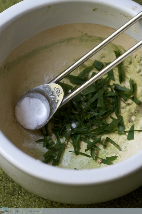 Making_plantain_salve 3