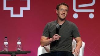 El creador de Facebook, Mark Zuckerberg, durant la conferència que ha fet al Mobile World Congress (EFE)