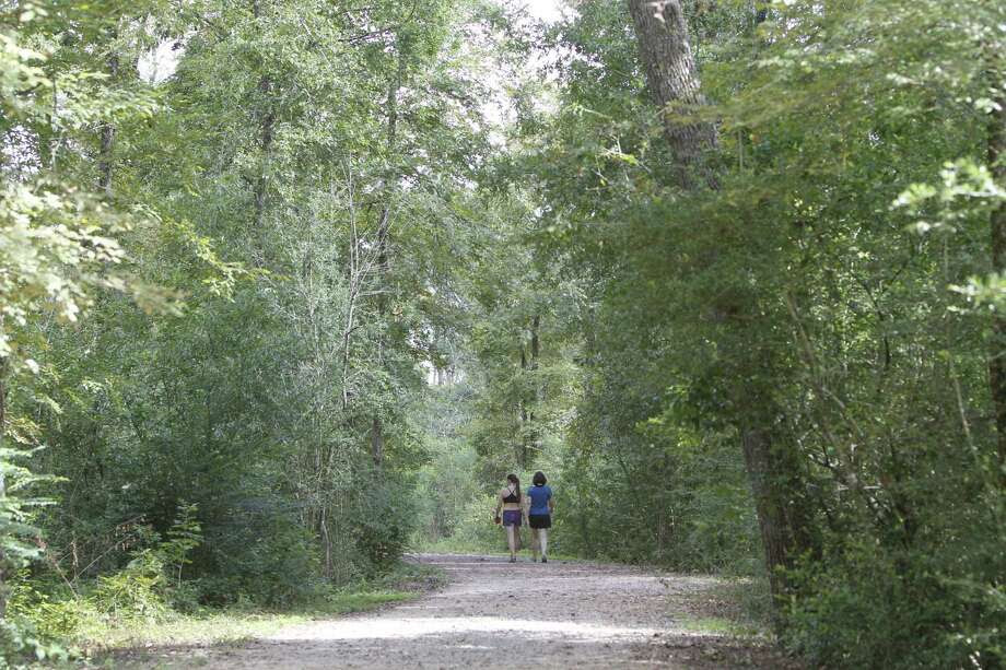 Walkers walk on the Outer Loop The Houston Arboretum & Nature Center, which is undergoing a major renovation. The master plan and capital campaign for new facilities, wildscapes and paths, will dramatically improve "the silent giant" that accounts for 10 percent of Memorial Park at its western edge.
( Steve Gonzales / Houston Chronicle ) Photo: Steve Gonzales, Staff / © 2015 Houston Chronicle