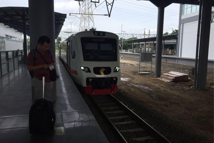 Kereta Bandara Dari Bekasi  Rectangle Circle