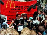 David Morris and Helen Steel outside court in 1997