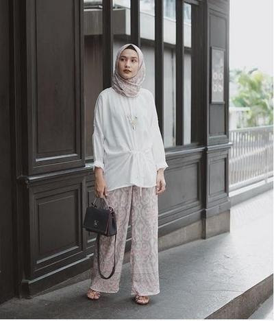 Featured image of post Ootd Hijab Kondangan Pakai Celana Kamu juga bisa mencoba padukan gaya hijab seperti ini dengan model blazer panjang celana jeans